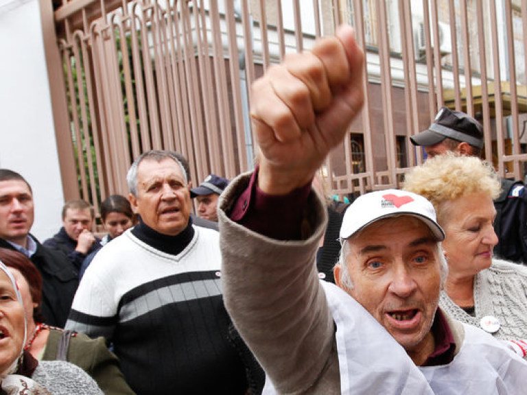 Оппозиция перенесла акцию протеста на один день