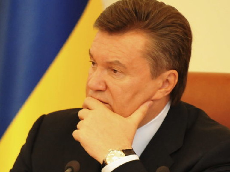Януковичу уже отдали законы, принятые на выездном заседании парламента