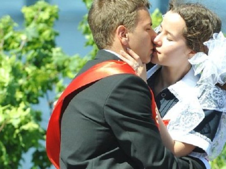 Освобождение беременных школьниц от экзаменов — странная идея — эксперт