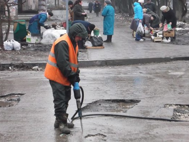 «Киевавтодор» заплатил киевлянину 25 тысяч гривен за ямы на дорогах
