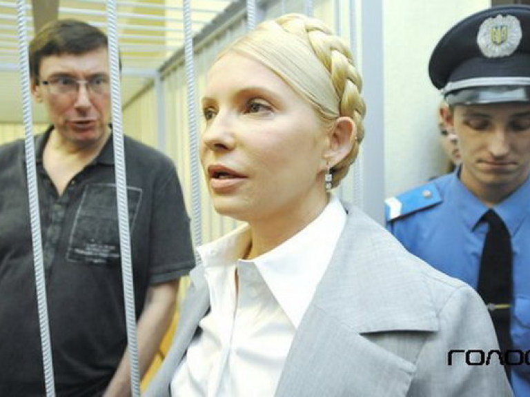 Тимошенко посмотрела на оппозиционеров и пошла обратно в палату — ГПтС