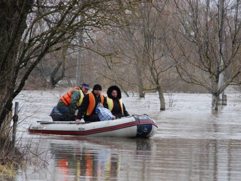 В Киевской области произошел размыв дамбы