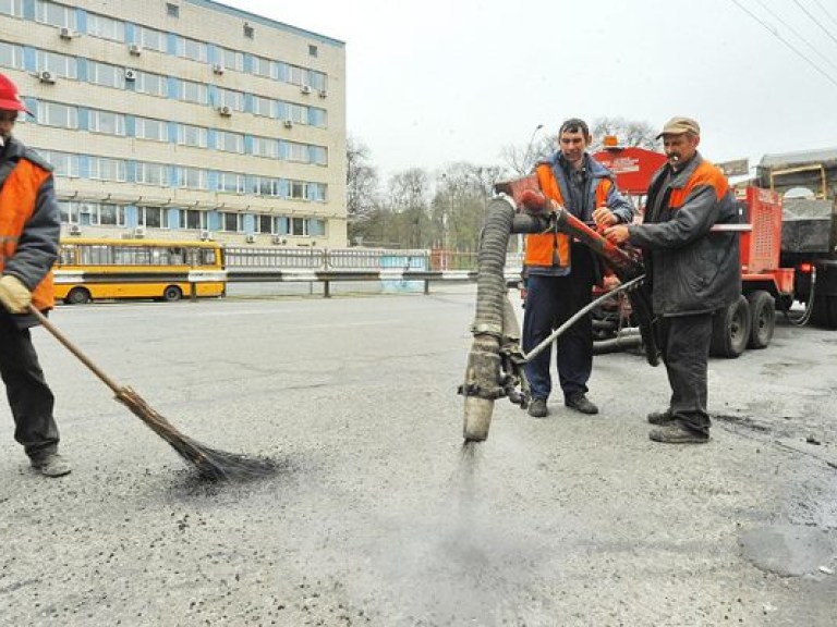 На следующей неделе киевских улицы почистят от песчано-соляной смеси