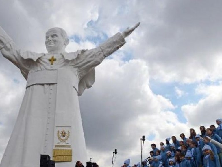 В Польше открыли гигантскую статую Иоанну Павлу II (ФОТО)