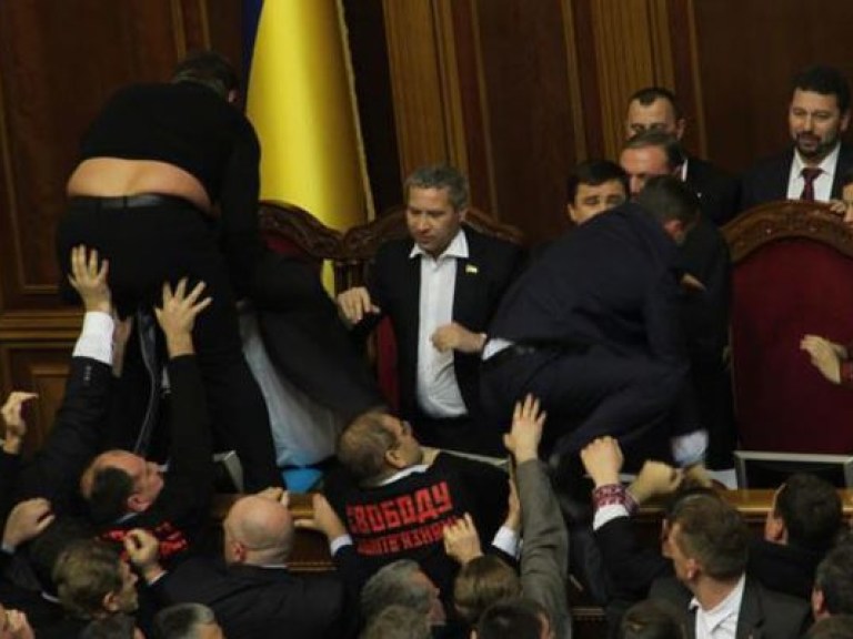 От двухпалатного парламента в Украине будет вдвое больше проблем — Калетник