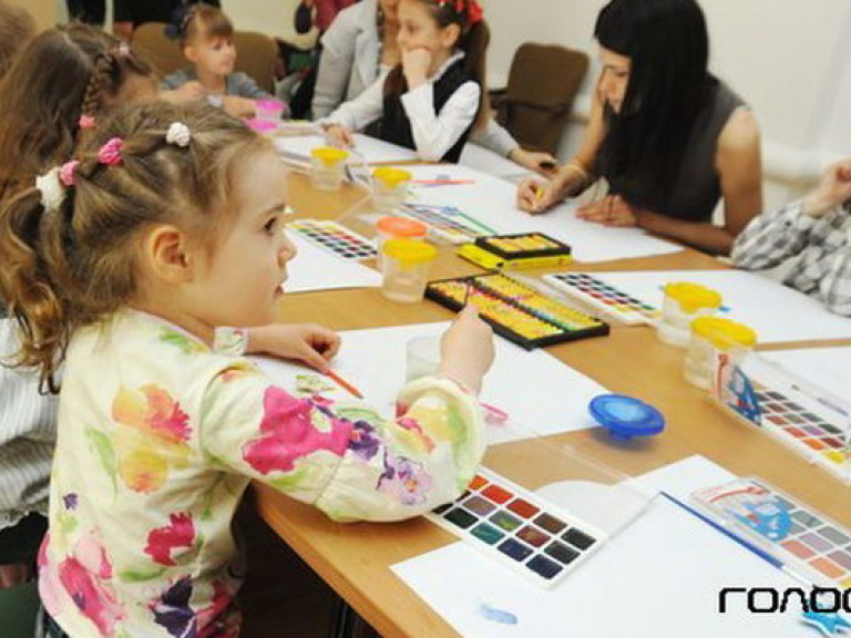 Азаров имеет прямое отношение к подорожанию обучения в творческих школах — специалист
