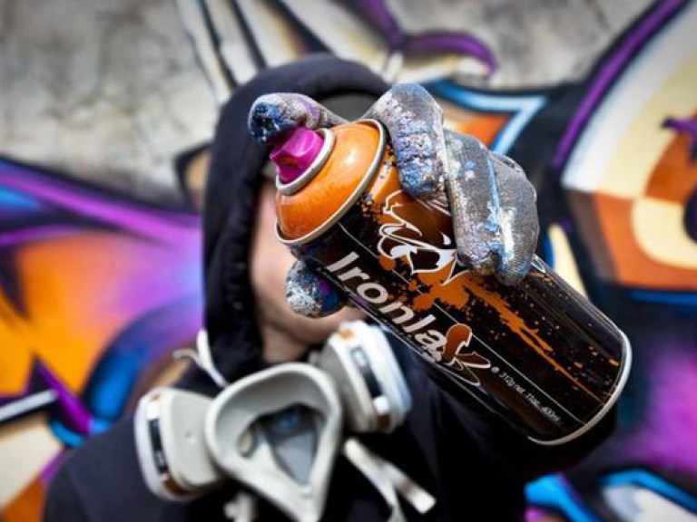 Подробности страшной смерти во Львове: парень пошатнулся, рисуя граффити