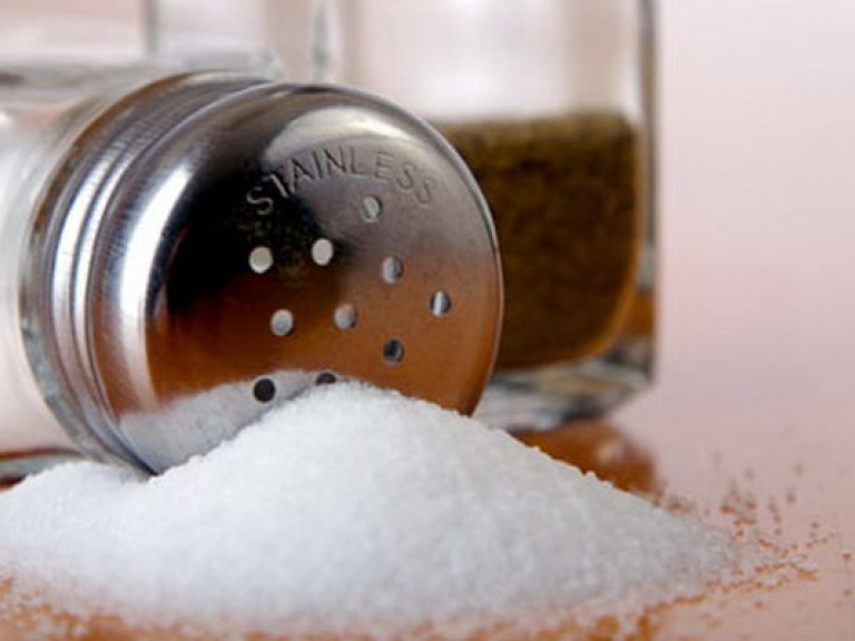 Диетолог рассказал, какая соль более полезна