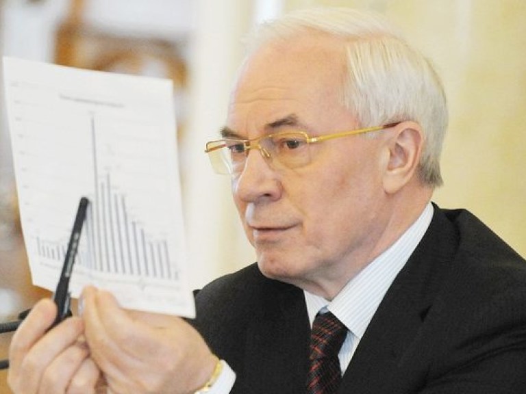 Азаров уверен, что его не удалось отправить в отставку из-за успешной работы правительства в экономике