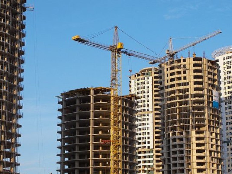 В доступное жилье покупателю приходится вкладывать еще треть стоимости – эксперт