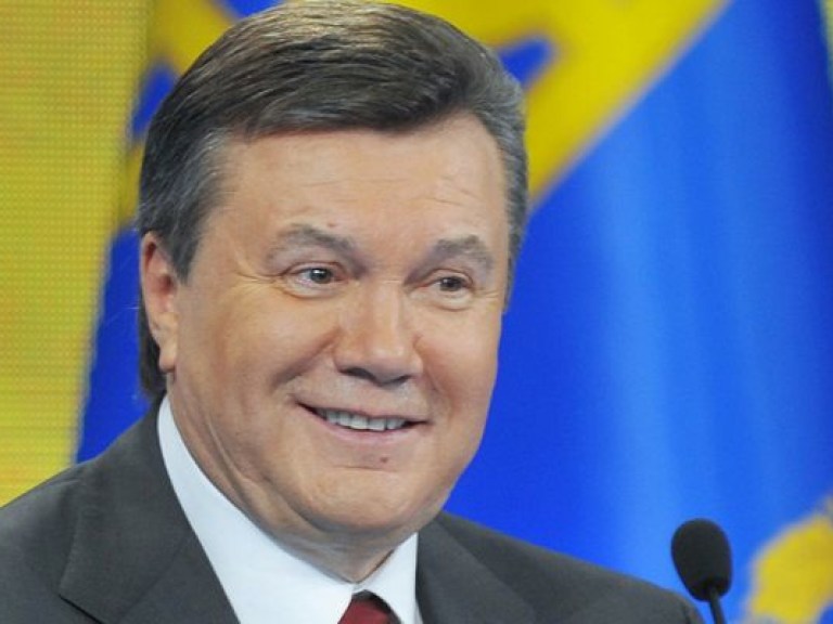 Янукович поздравил украинцев с праздником и заявил, что труд человека &#8212; самая большая ценность
