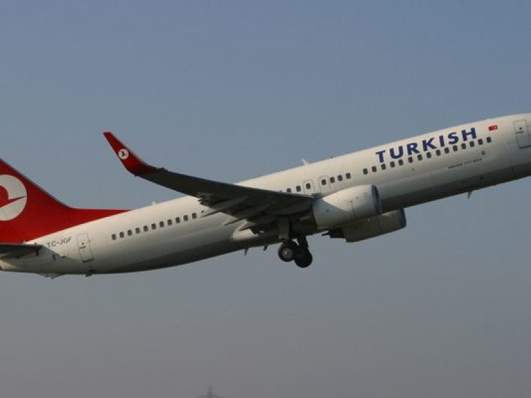 Турецкие стюардессы не согласны стать «серыми мышками» (ВИДЕО)