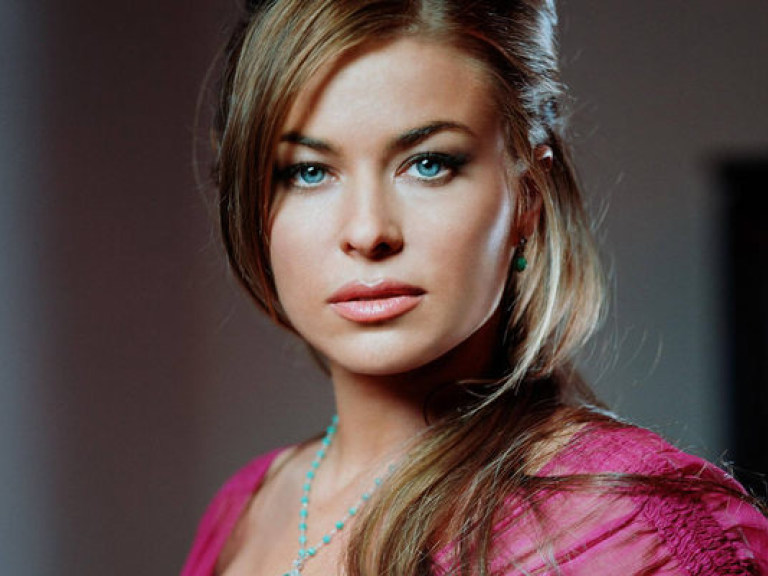 Кармен Электра надела откровенный кожаный комбинезон (ФОТО)