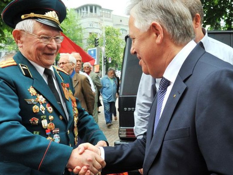 Лидер КПУ поблагодарил ветеранов за победу над фашизмом