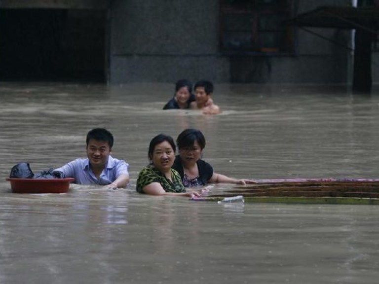 Жертв наводнения в Китае уже считают миллионами