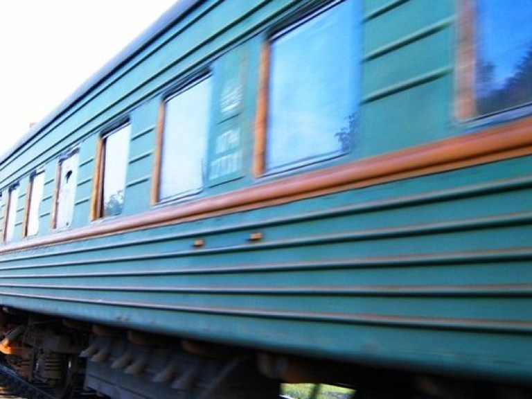 В Харьковской области поезд насмерть сбил девушку в наушниках