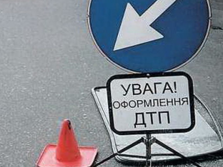 ДТП в Новой Каховке: водитель сбил трех девушек