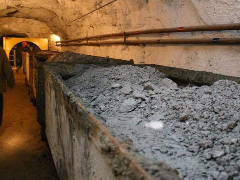 На шахте «Шахтерская Глубокая» обвалились горные породы: два человека пострадали