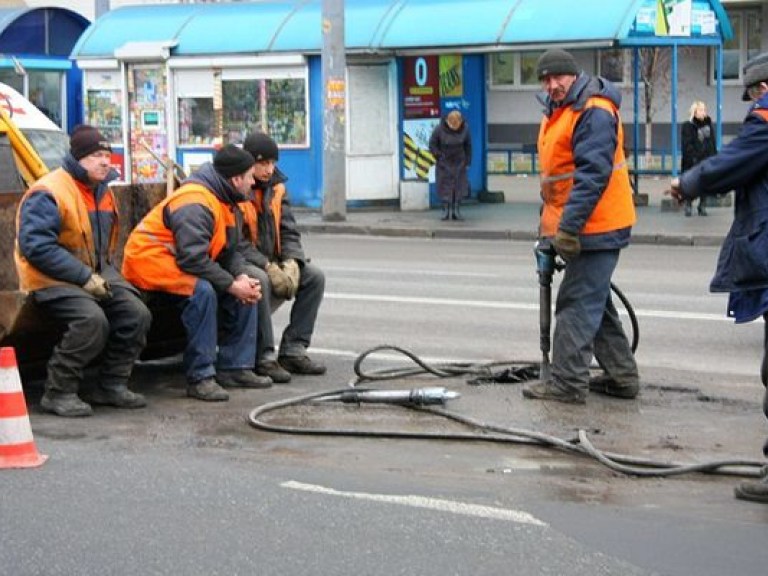 Ямы на дорогах обещают отремонтировать за 1,5 миллиарда гривен