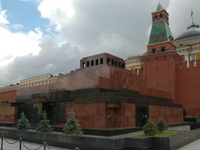 В Москве снова открылся Мавзолей (ВИДЕО)