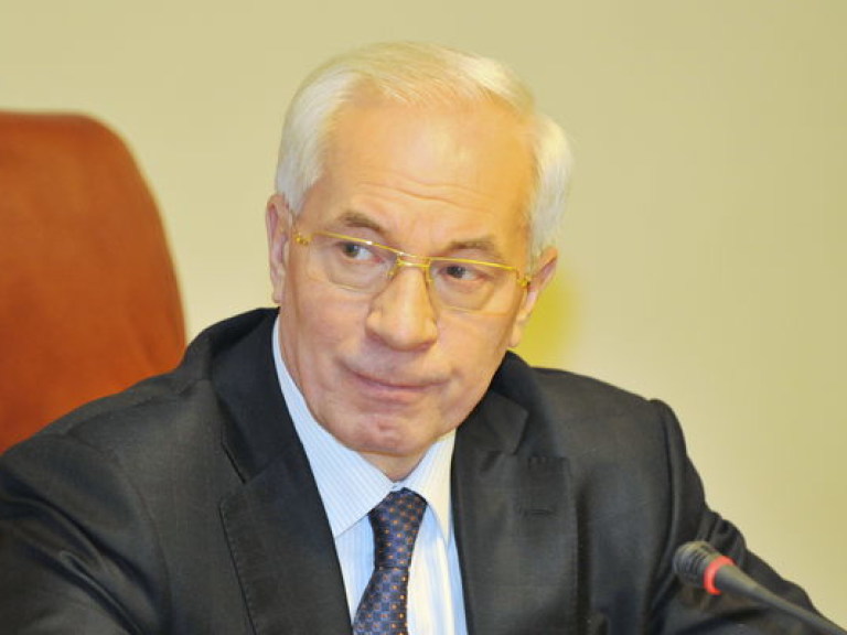 Иммунитет члена парламента полностью отменять не стоит — Азаров