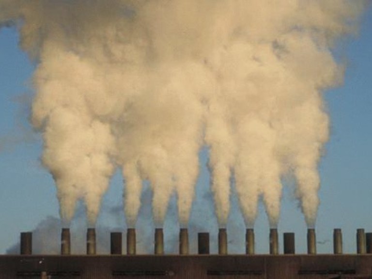 Украина должна сократить выбросы в атмосферу почти на 60% — эксперт
