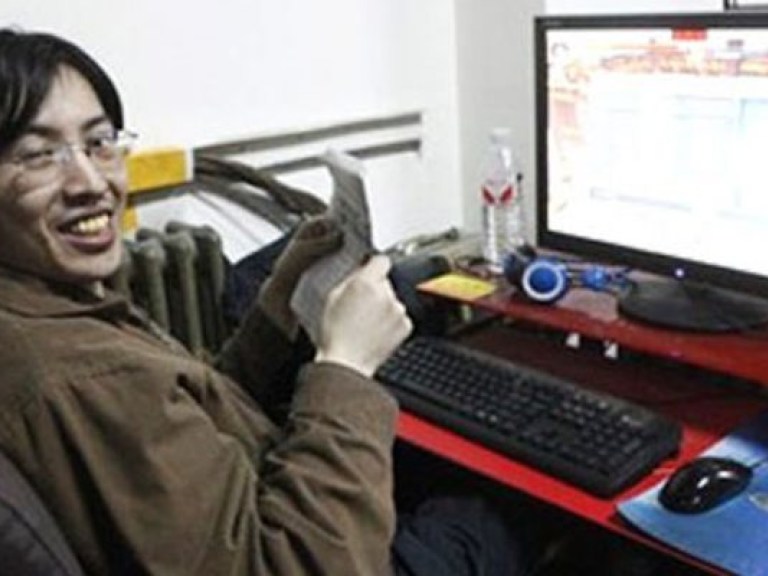 Китайский геймер на протяжении 6 лет живет в интернет-кафе