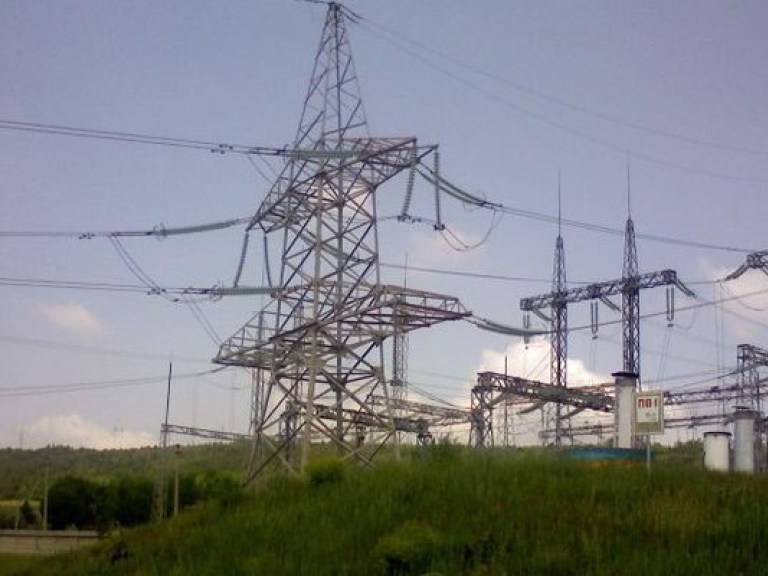 Почти в 500 населенных пунктах возобновили электроснабжение