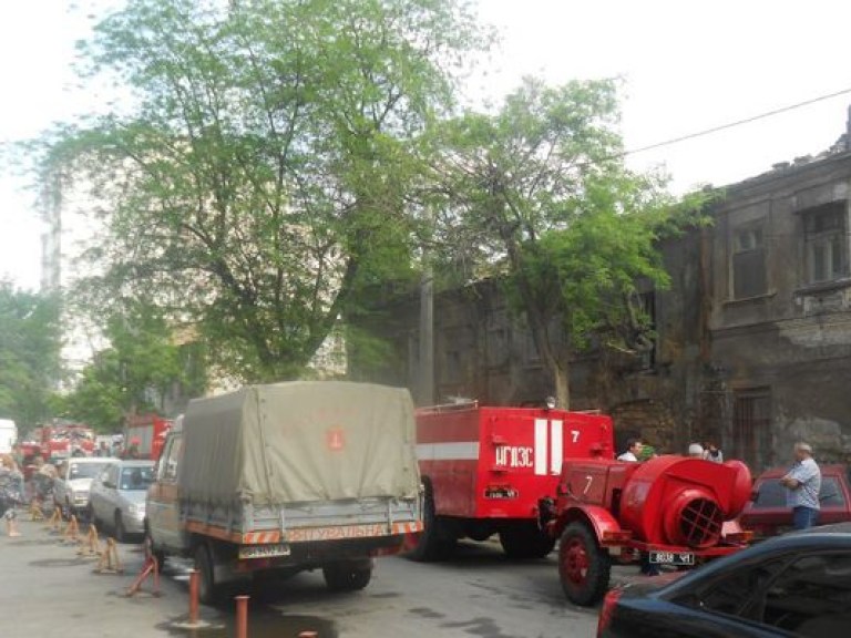 В Одессе из-под обломков достали женщину