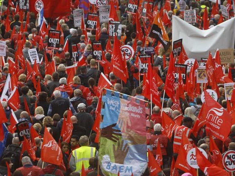 В Великобритании продолжаются митинги против миграционной политики страны (ВИДЕО)