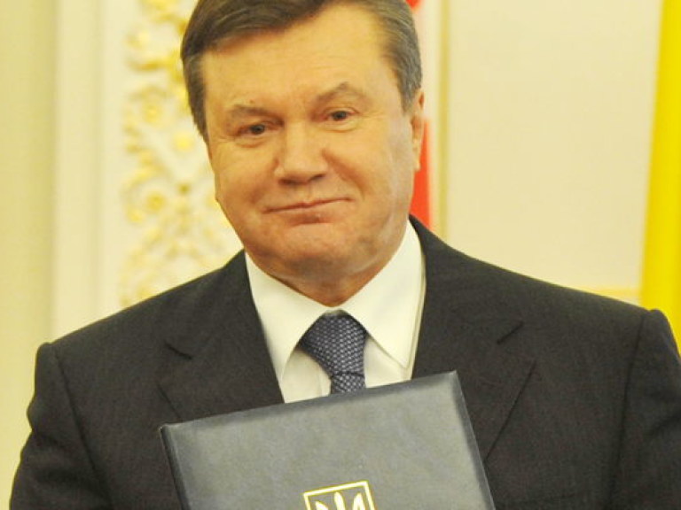 Янукович отделался от парламента письменным обращением