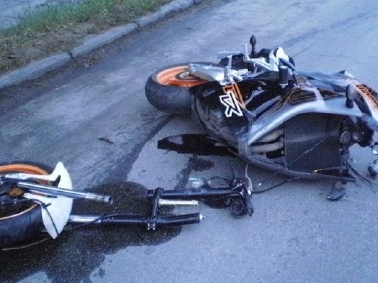 В Киеве двое парней насмерть разбились на мотоцикле (ФОТО)