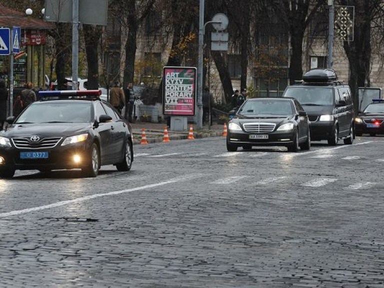 В Киеве милиционеру влетело из-за Януковича