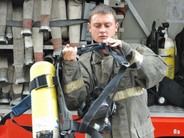 В пятиэтажке в Николаеве разлили соляную кислоту, жильцов эвакуировали