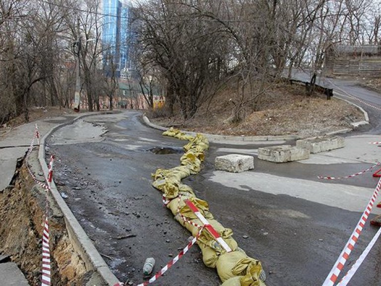 Попов назвал причины, почему Киев «сползает» в Днепр