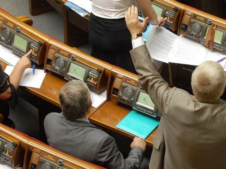 Эксперты составили рейтинг самых опасных законов Украины 2012 года