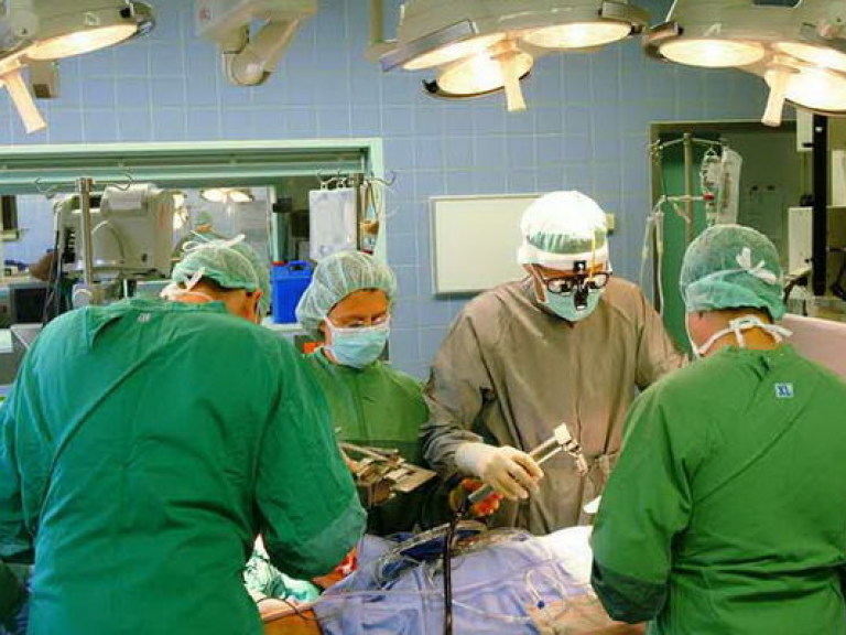 Скандал в Алуште: пластические хирурги притащили в отель труп