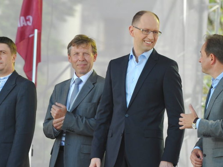 Главой политсовета объединенной оппозиции стал Арсений Яценюк