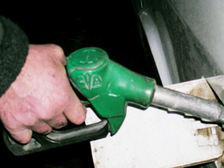 Украина держится за бензин стандартов «прошлого тысячелетия» из-за лобби НПЗ – эксперт