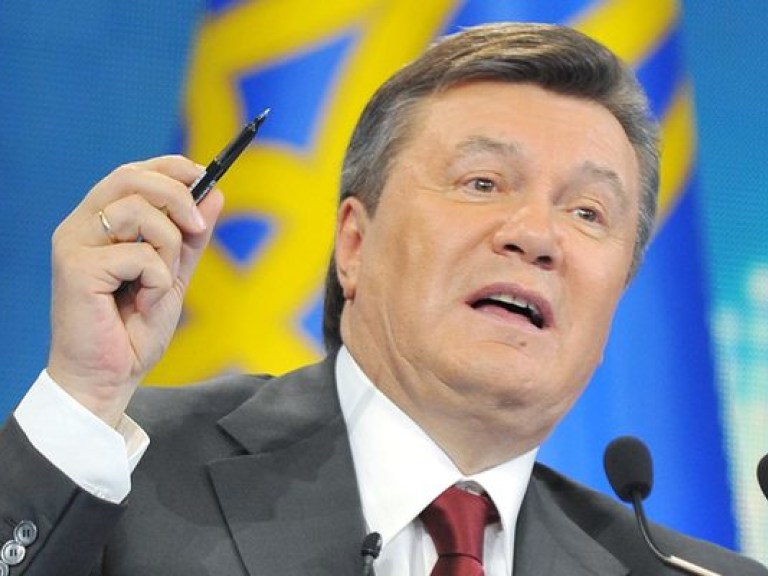 В Партии регионов намекнули, что Янукович подписывает не читая