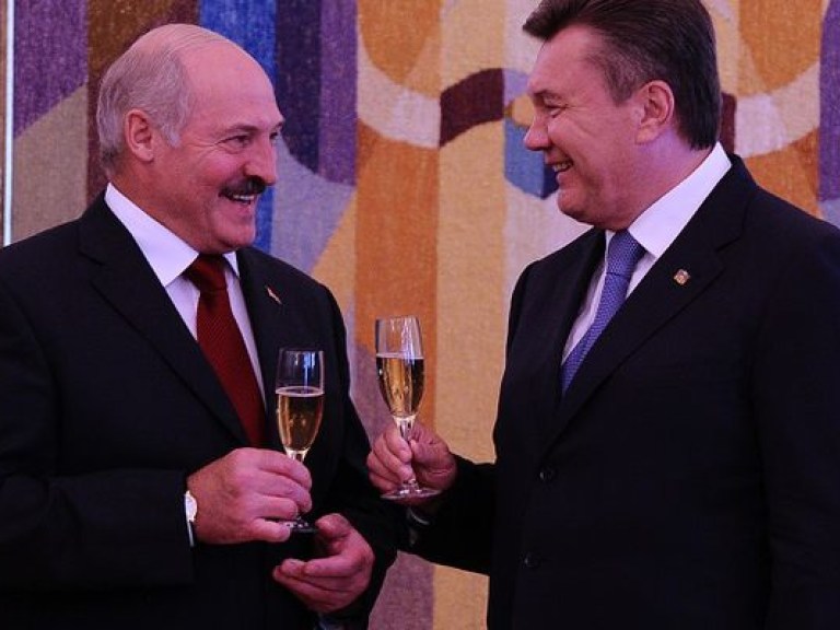 Лукашенко в Киеве угощали борщом с пампушками и картошкой с селедкой