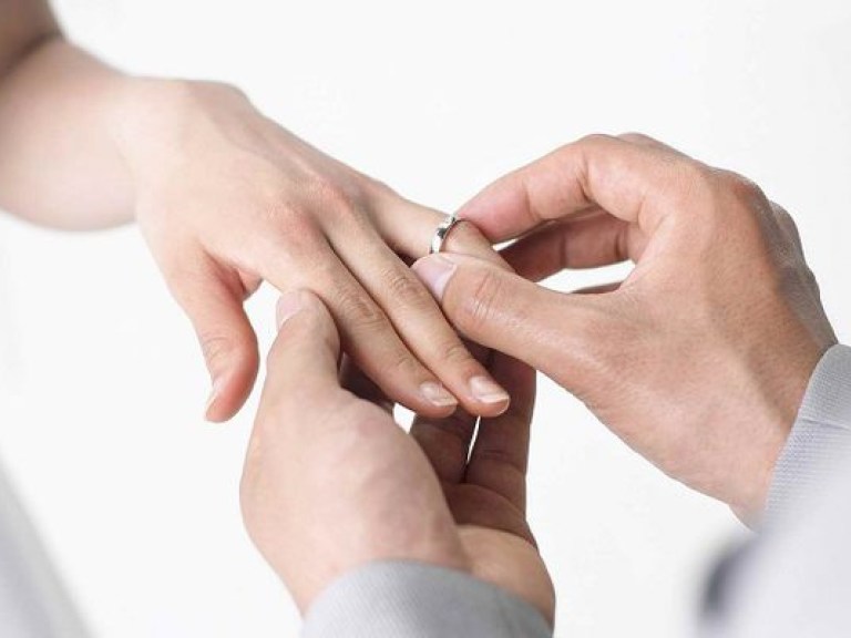 Семейный психолог рассказала, когда лучше всего жениться