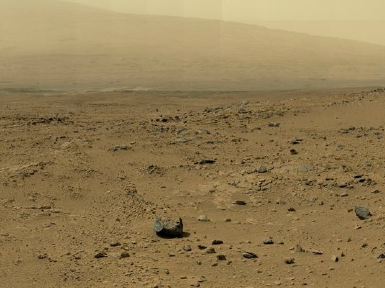 Из фото, присланных марсоходом Curiosity, создана панорама Марса