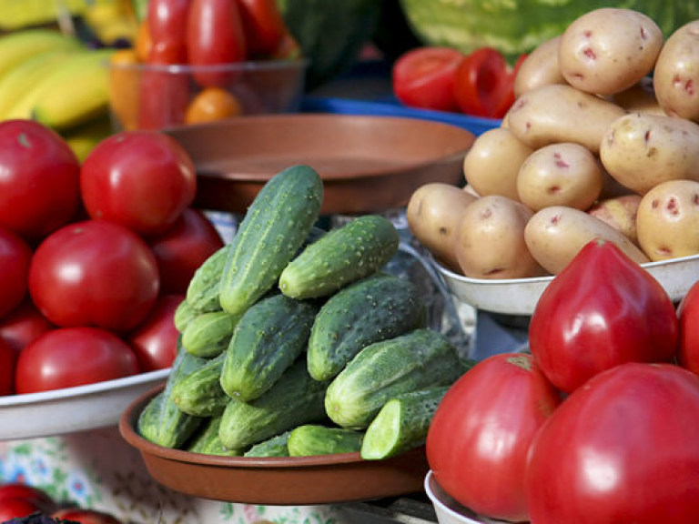 Цены на овощи и фрукты не растут, но и не падают
