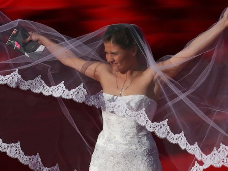 Мария Голубкина вышла на красную дорожку в свадебном платье (ФОТО)