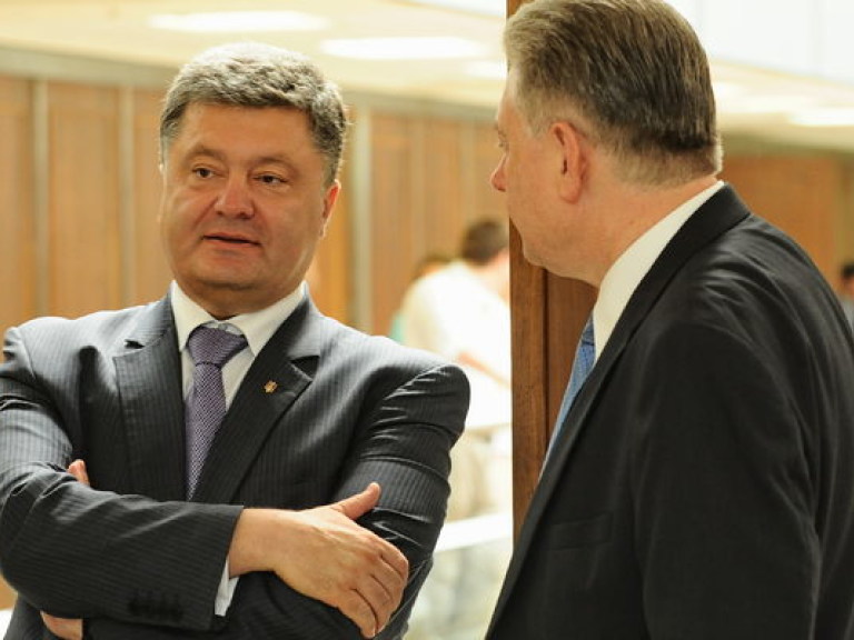 Украина должна разговаривать с Россией «на равных» – Порошенко