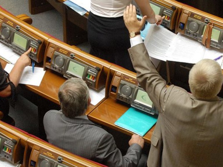 Чечетов пригрозил оппозиции тяжелой работой: за 4 дня — 400 законов