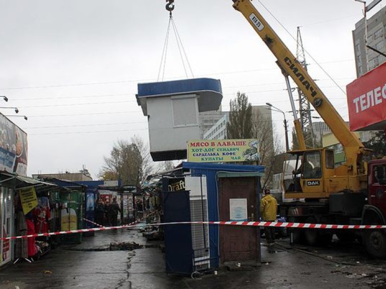 Попову не нравится, что в палатках на улицах продают бюстгальтеры