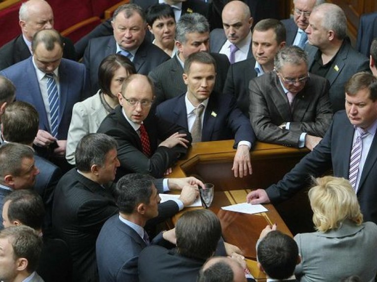 Регионалы намекнули оппозиции на «выездное заседание» в случае блокирования Рады