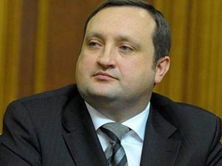 Арбузов призвал парламент к продуктивной работе